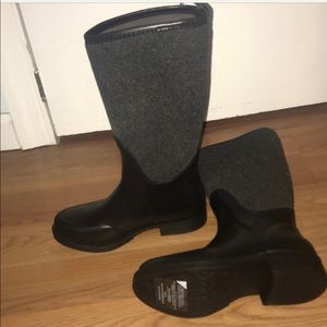 Ugg rain boots